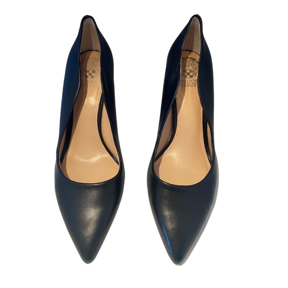 Vince Camuto Shoes - SZ 10 Vince Camuto Black Pumps